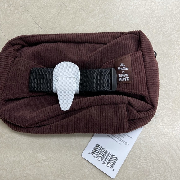 Justin beiber new with tags veins Fanny pack! Limited edition - Picture 3 of 3